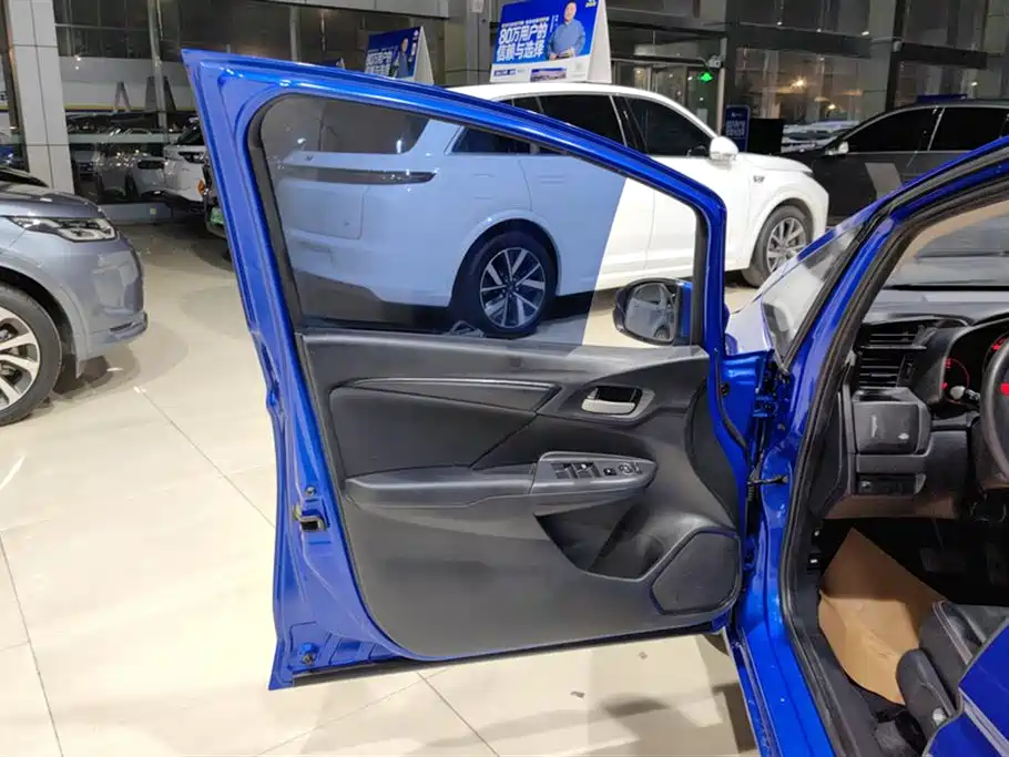 Fit 2018 1.5L CVT Comfort Sunroof Edition купить на сайте DeffCars