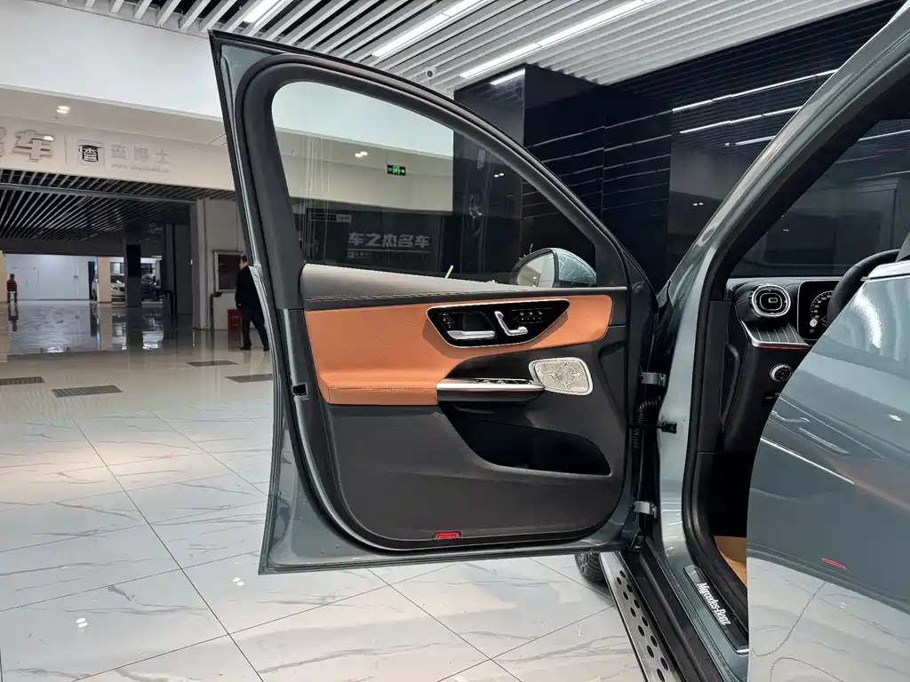 Mercedes-Benz GLC 2025 GLC 300 L 4MATIC luxury model 5 seats купить на сайте DeffCars