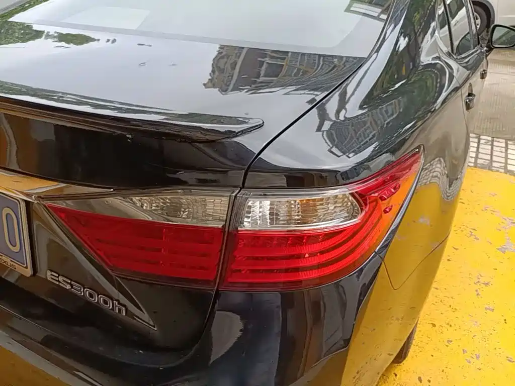 Lexus ES 2014 300h Elite Edition купить на сайте DeffCars