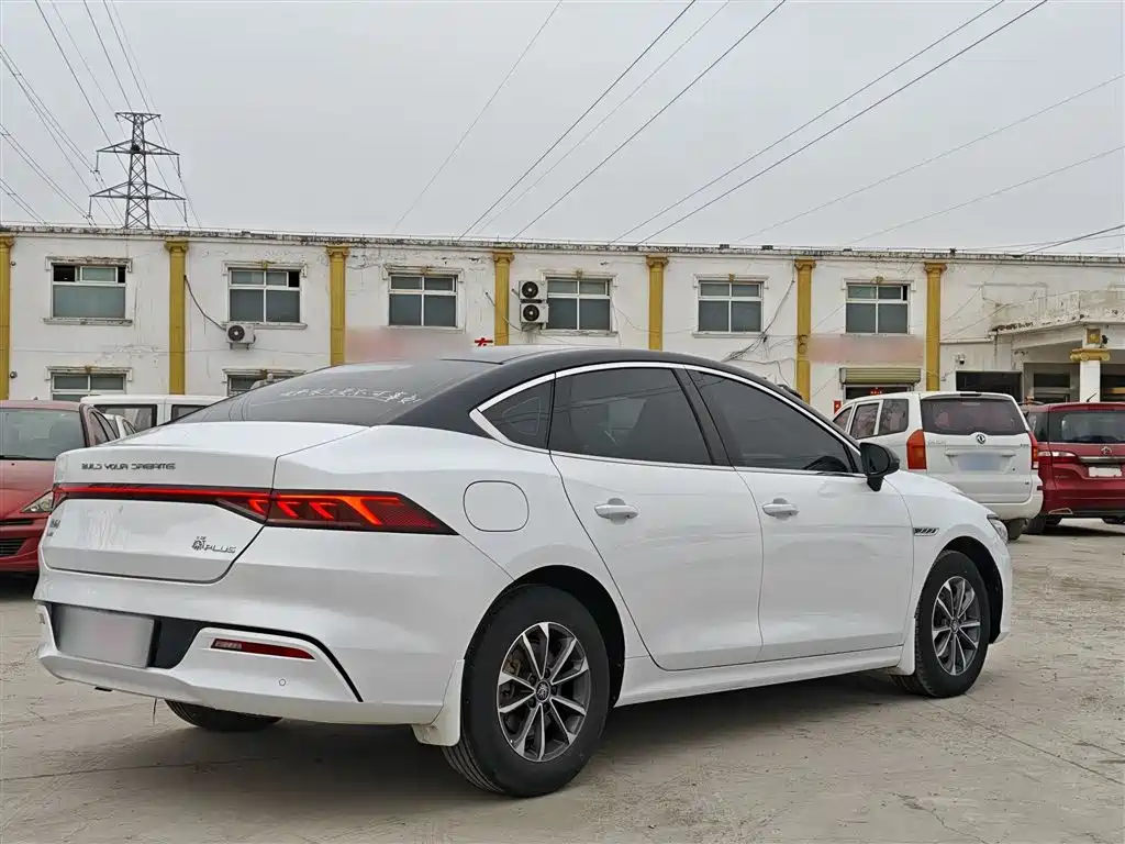 Qin PLUS 2024 Honor Edition DM-i 55KM Leading Type купить на сайте DeffCars