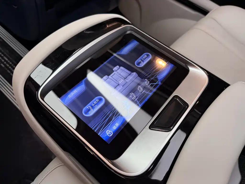 Vito 2023 2.0T Business Edition 7 seats купить на сайте DeffCars