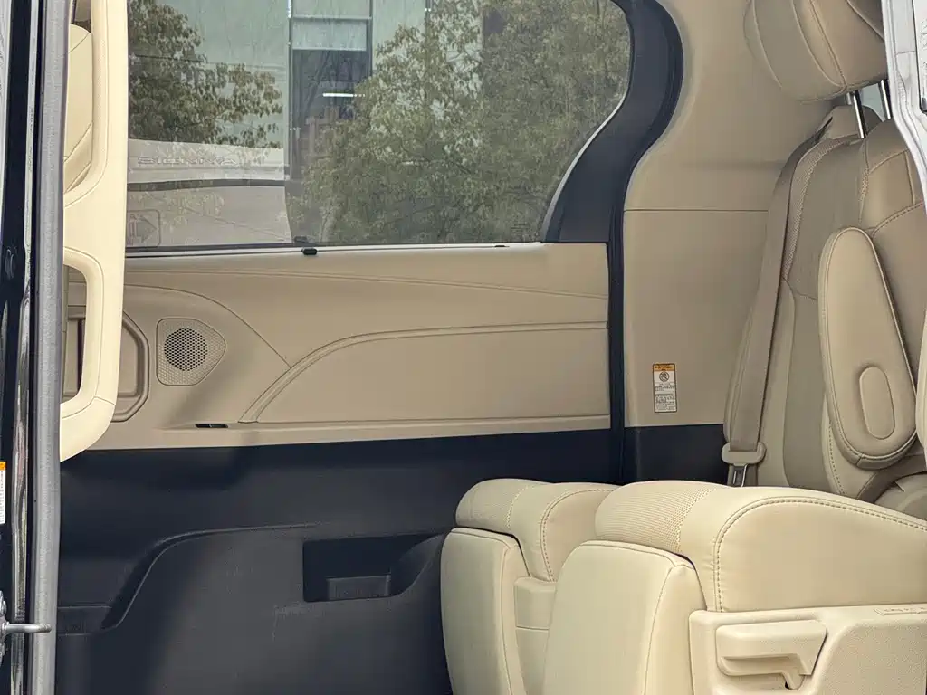 SIENNA 2024 2.5L hybrid four-wheel drive premium version купить на сайте DeffCars