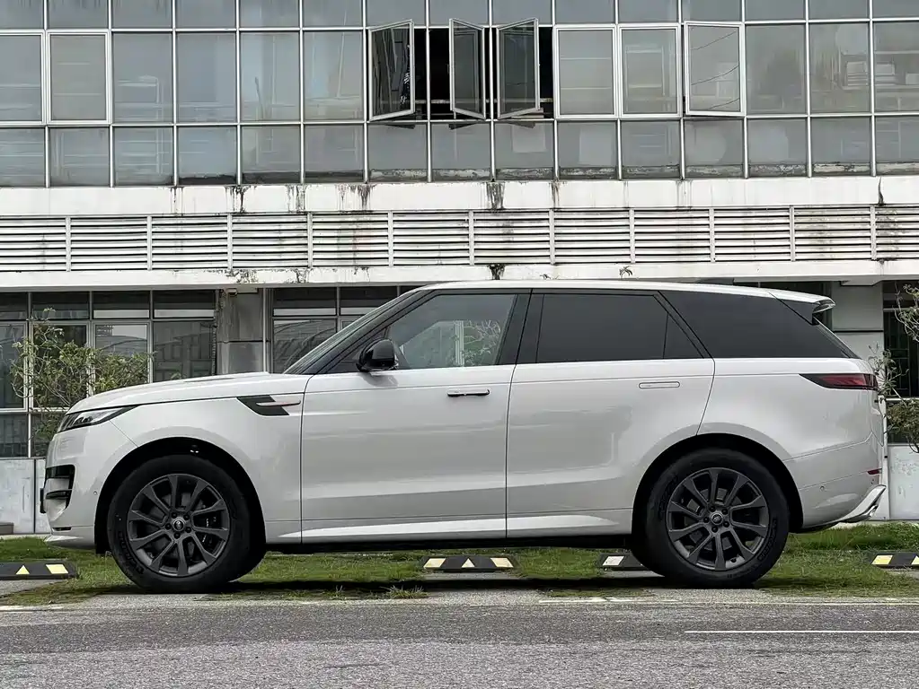 Range Rover Sport 2023 400PS Dynamic SE купить на сайте DeffCars