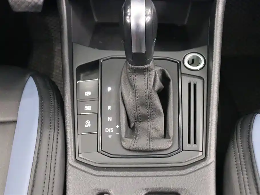 Lavida 2024 1.5L automatic Deyi version купить на сайте DeffCars