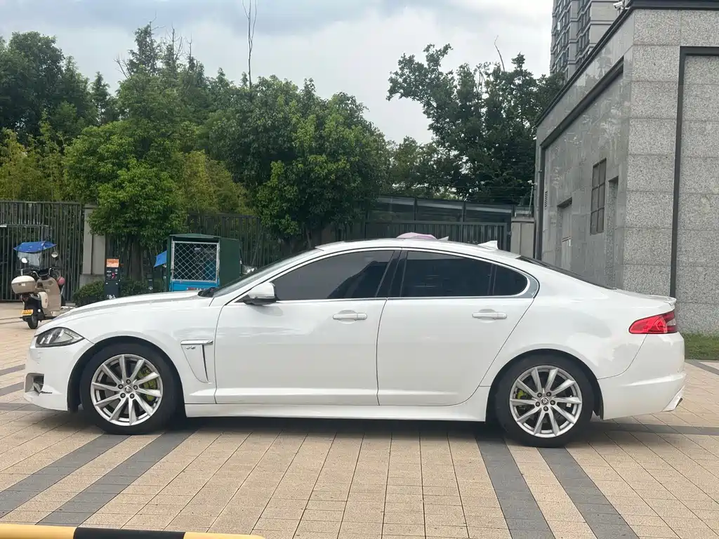 Jaguar XF 2013 XF 3.0 SC Deluxe Edition купить на сайте DeffCars