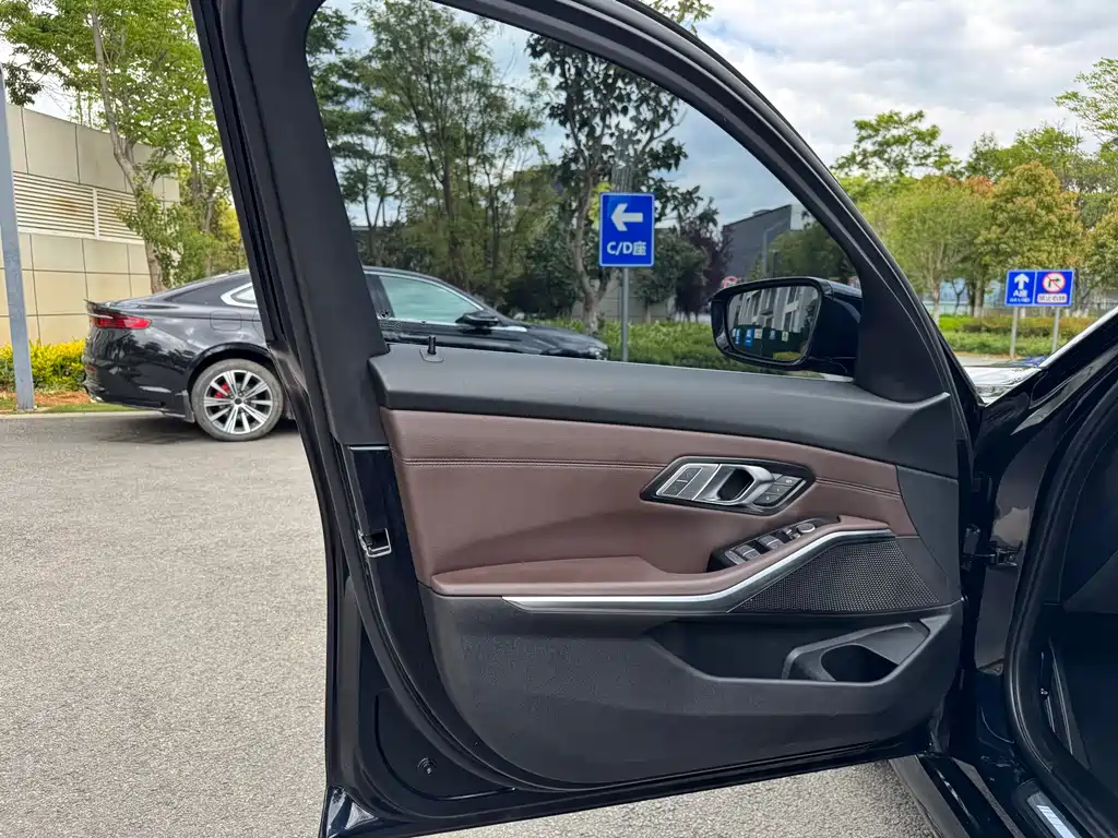 BMW 3 Series 2022 320Li M Sports Package купить на сайте DeffCars