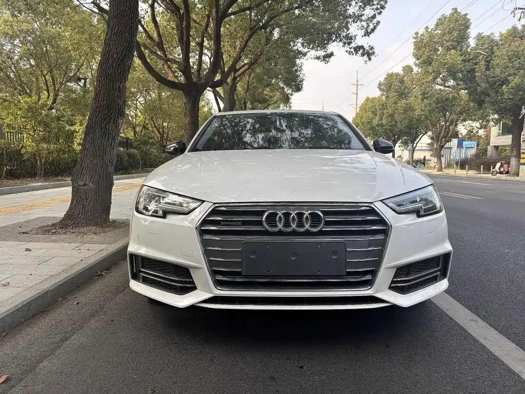 Audi A4L 2018 30th anniversary model 45 TFSI quattro personalized sports version купить на сайте DeffCars