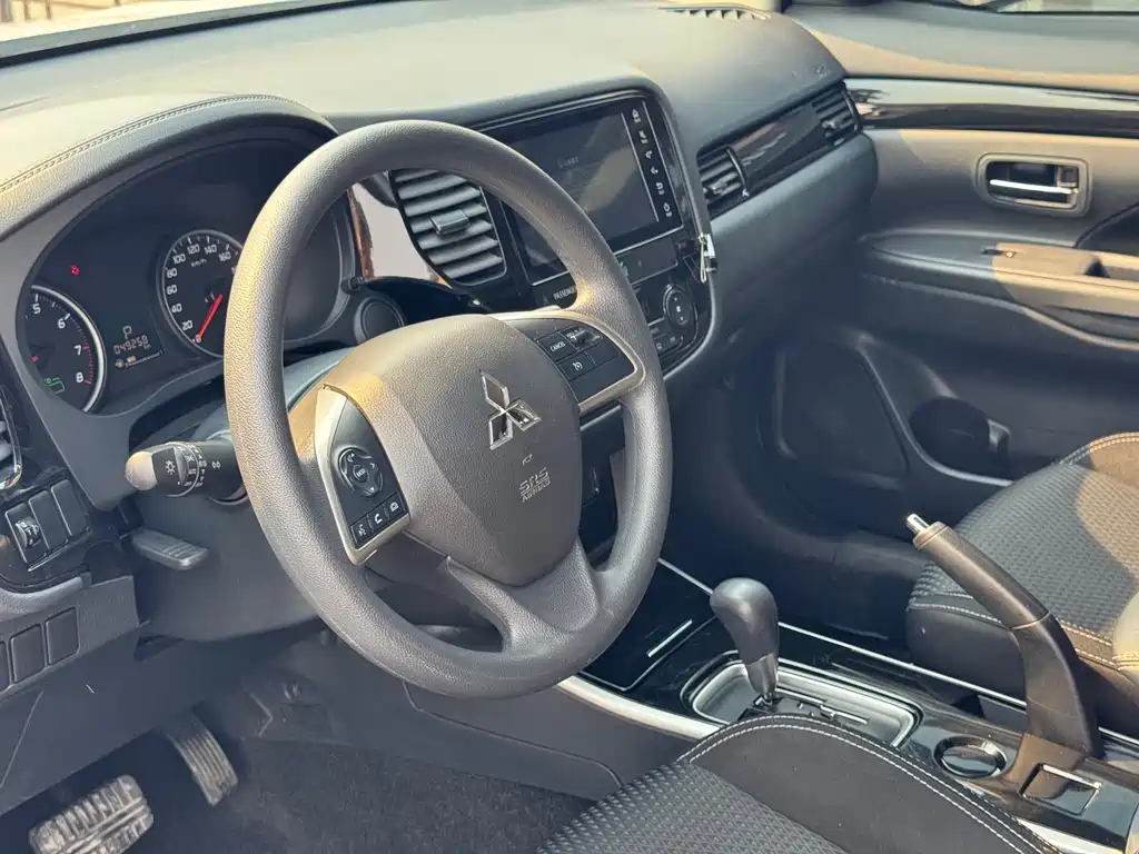 Outlander 2021 facelift 2.0L 2WD smooth version 5 seats купить на сайте DeffCars