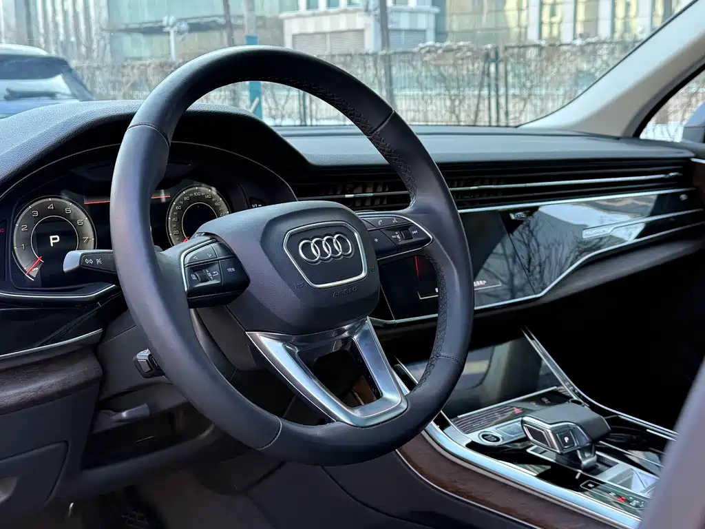 Audi Q7 2021 55 TFSI quattro S line sports version купить на сайте DeffCars