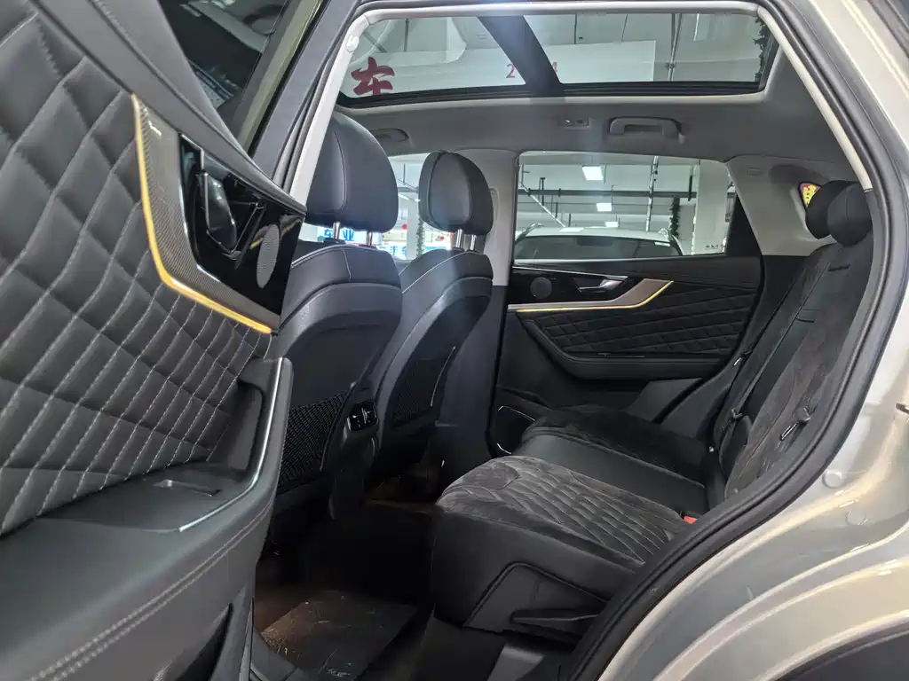 Hongqi HS5 2019 2.0T Zhilian Qixiang four-wheel drive version купить на сайте DeffCars