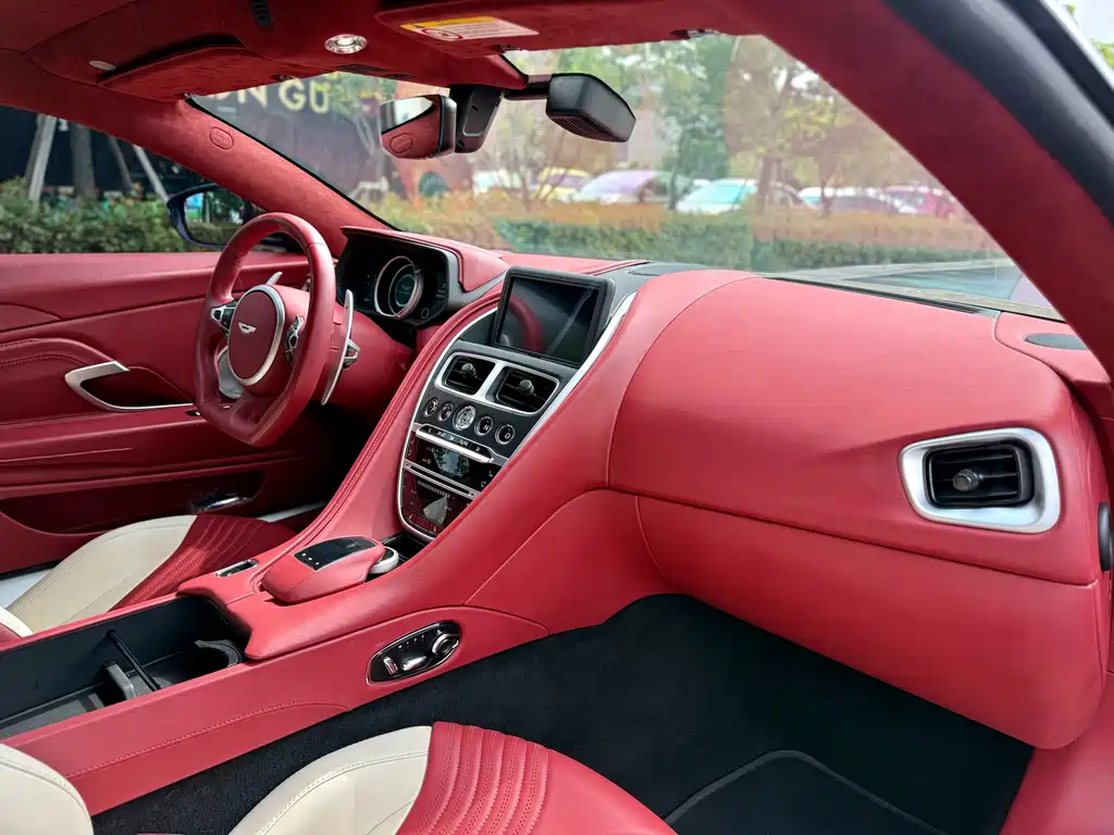 Aston Martin DB11 2022 4.0T V8 Coupe купить на сайте DeffCars