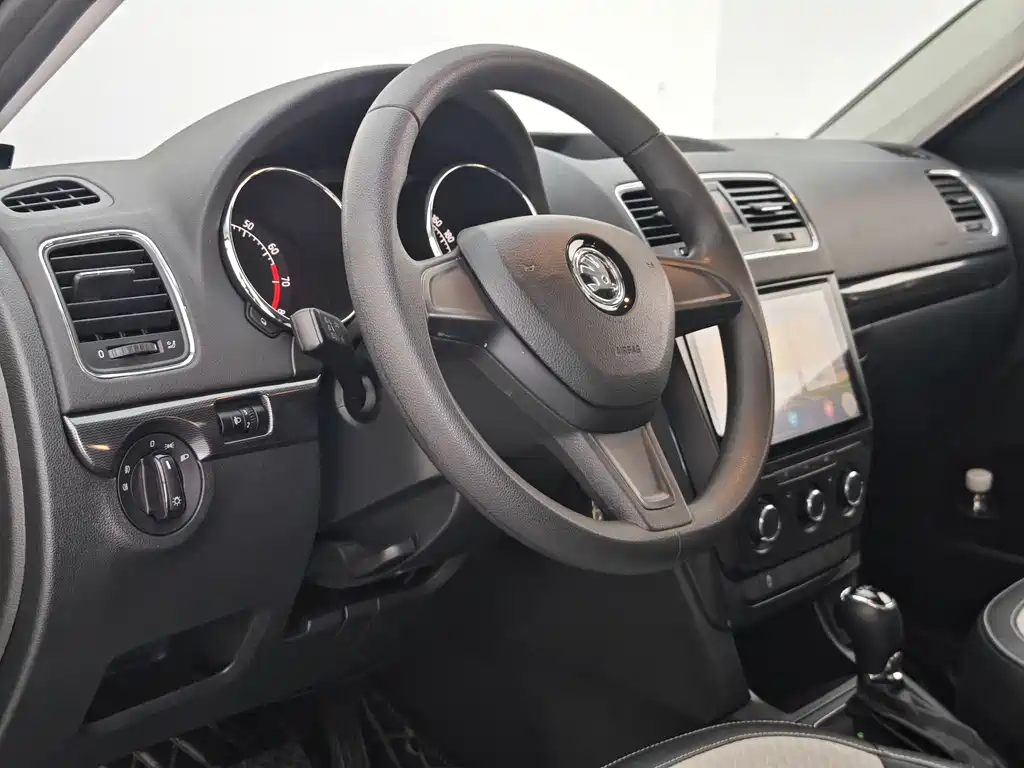 Yeti 2017 TSI280 DSG forward version купить на сайте DeffCars