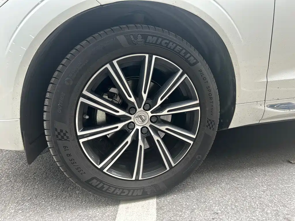 Volvo XC60 2021 T5 four-wheel drive Zhiyuan Deluxe Edition купить на сайте DeffCars
