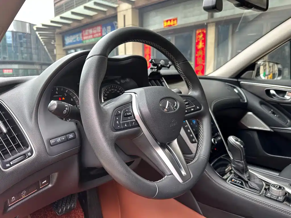 Infiniti Q50L 2018 2.0T Premium Edition National VI купить на сайте DeffCars
