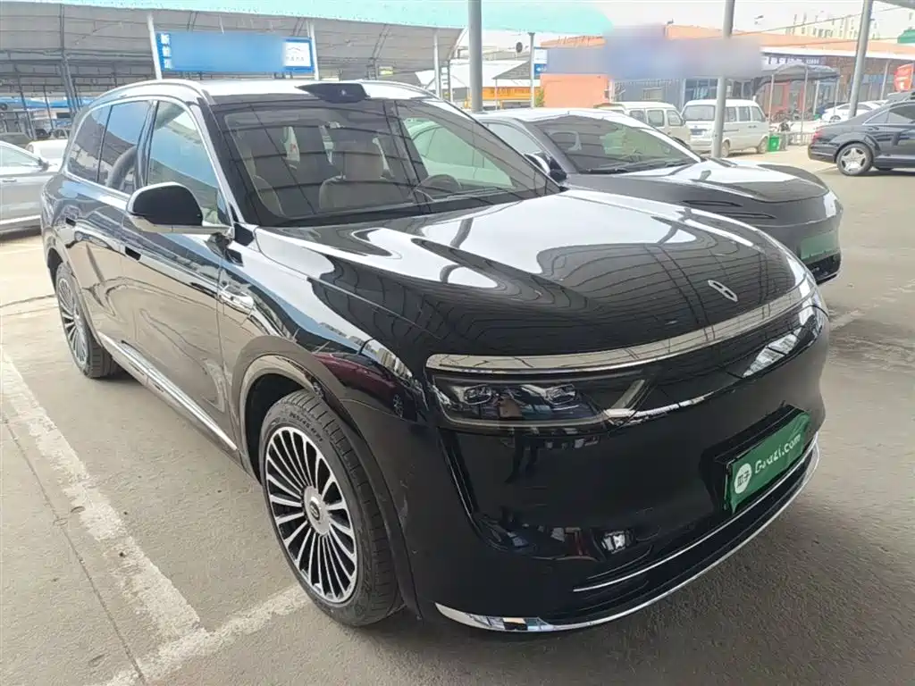Wenjie M8 2025 extended range Ultra version 53.4kWh 6-seat version 192-line lidar) купить на сайте DeffCars
