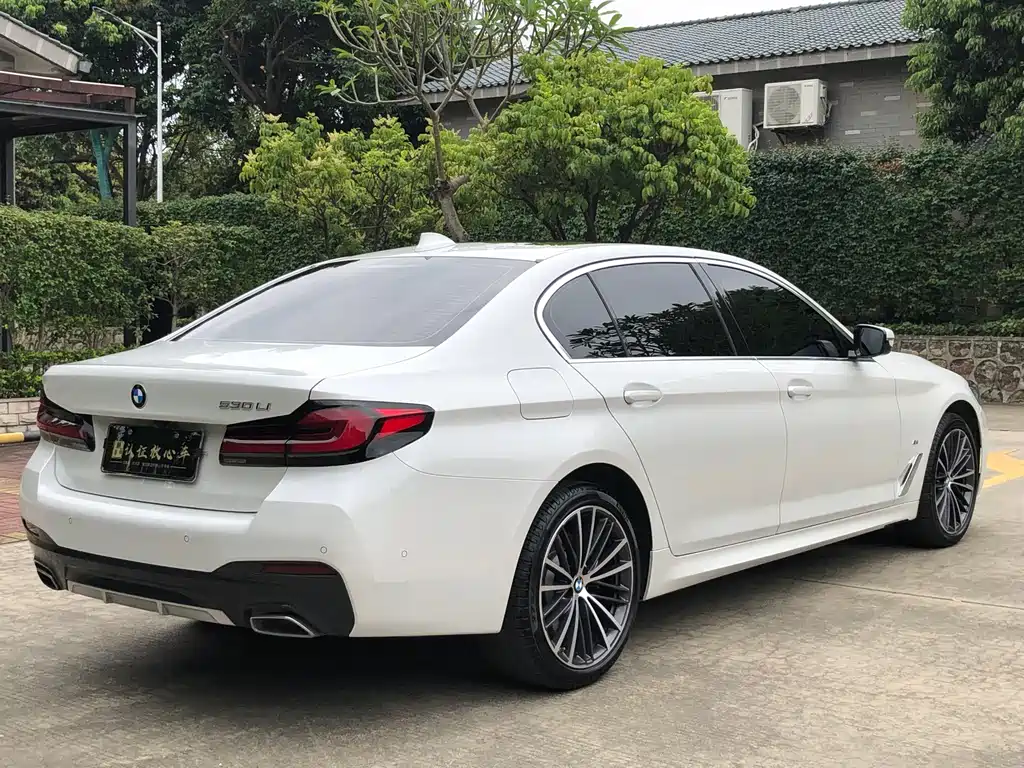BMW 5 Series 2023 530Li Leading M Sports Package купить на сайте DeffCars