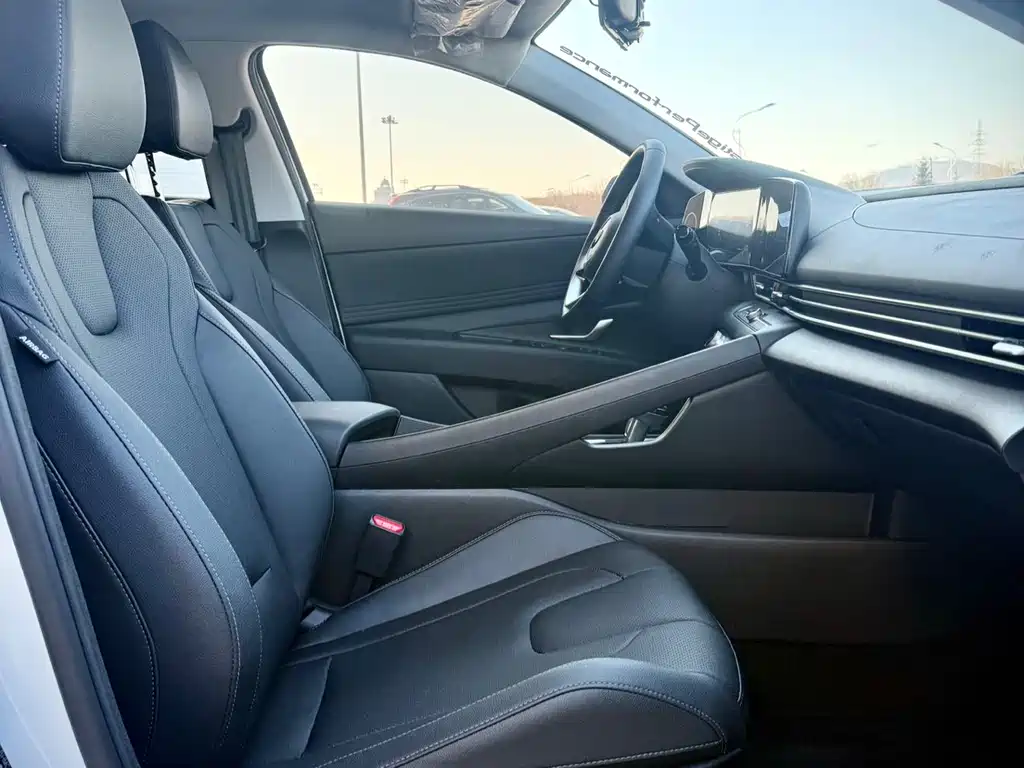 Elantra 2023 1.5L CVT LUX Premium Edition купить на сайте DeffCars