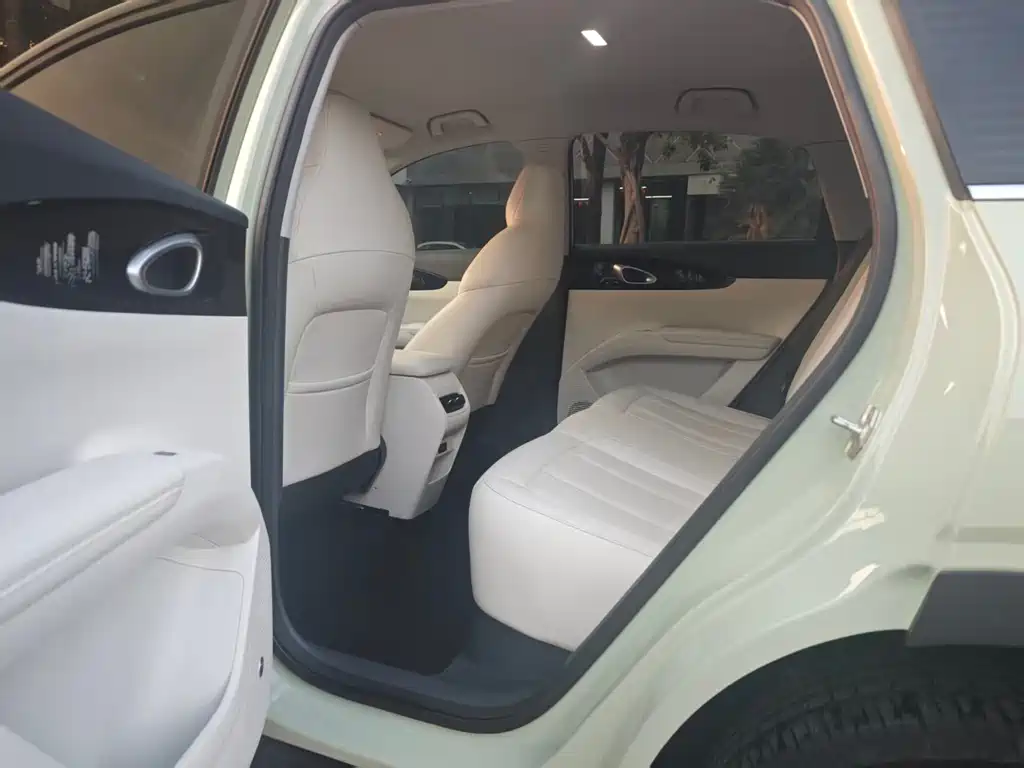 Star Wishes 2025 UP 410km Discovery+ Edition купить на сайте DeffCars