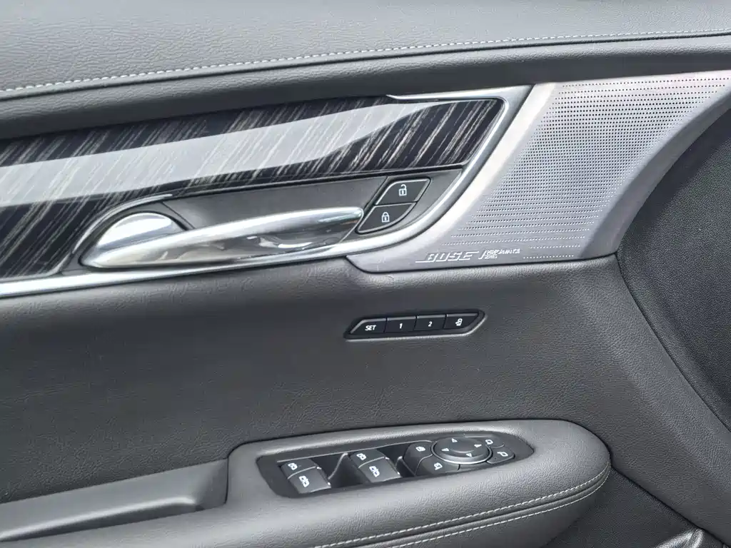 Cadillac XT6 2022 2.0T six-seat four-wheel drive luxury model купить на сайте DeffCars