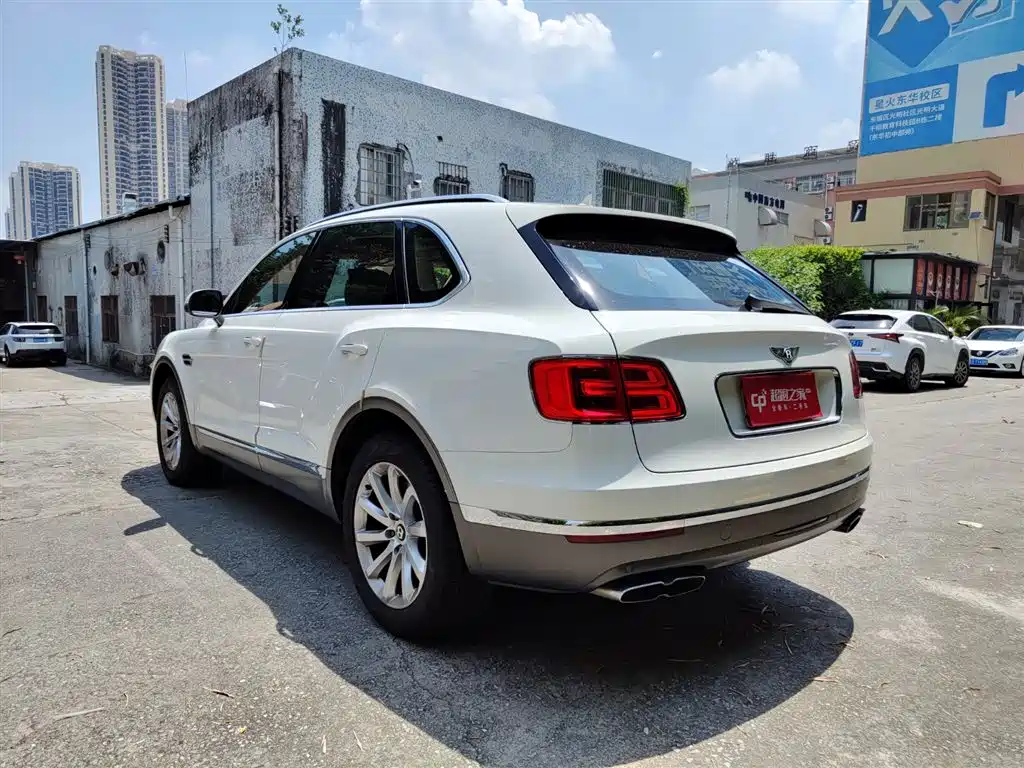 Bentayga 2018 4.0T V8 купить на сайте DeffCars