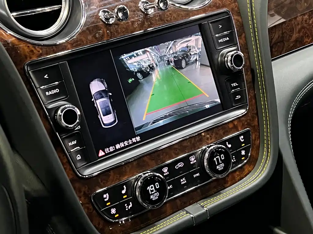 Bentayga 2017 6.0T Standard Edition купить на сайте DeffCars