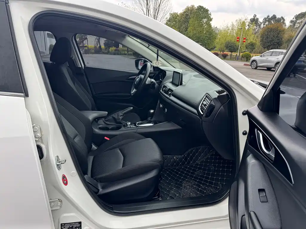 Mazda3 Angkesela 2016 sedan 1.5L automatic luxury model купить на сайте DeffCars