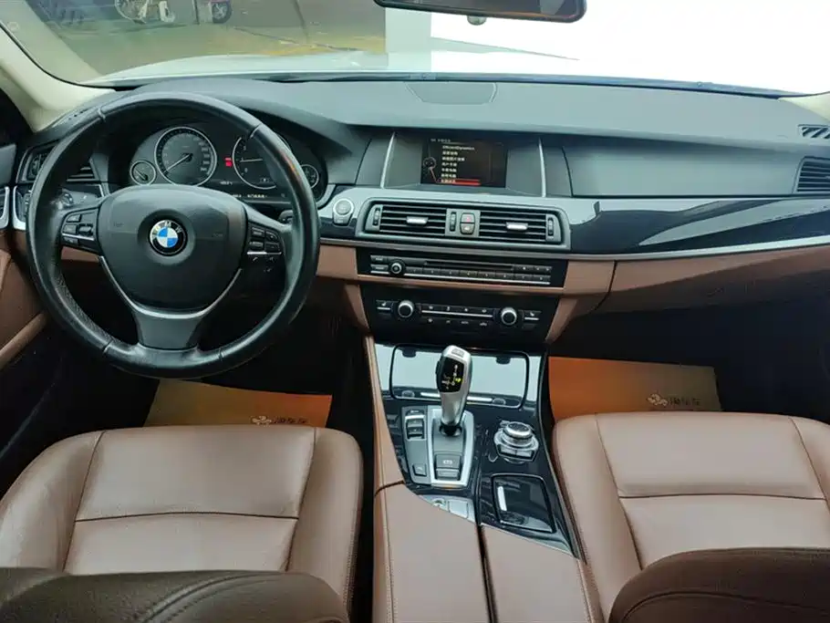 BMW 5 Series 2017 520Li Elegant купить на сайте DeffCars
