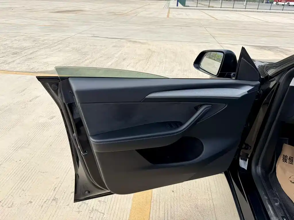 Model Y 2023 rear-wheel drive version купить на сайте DeffCars