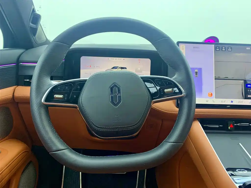 Wenjie M5 2025 extended range Ultra four-wheel drive version купить на сайте DeffCars