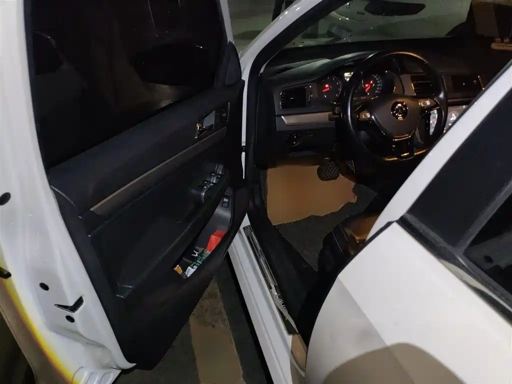 Lavida 2017 1.6L automatic comfort version купить на сайте DeffCars
