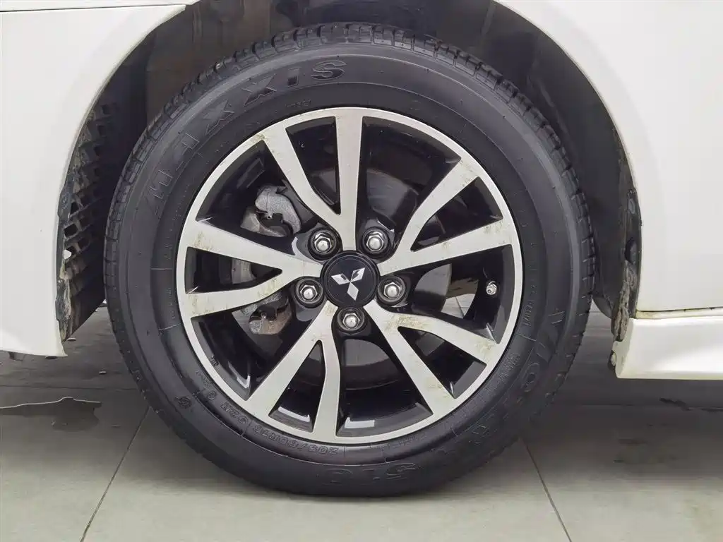 Yishen 2015 1.8L CVT Premium Edition National V купить на сайте DeffCars