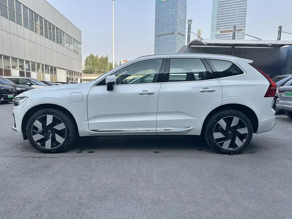 Volvo XC60 plug-in hybrid 2024 T8 plug-in hybrid long-range four-wheel drive Zhiya luxury version купить на сайте DeffCars