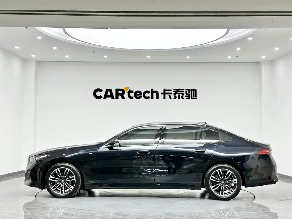 BMW 5 Series 2024 530Li Leading M Sports Package купить на сайте DeffCars