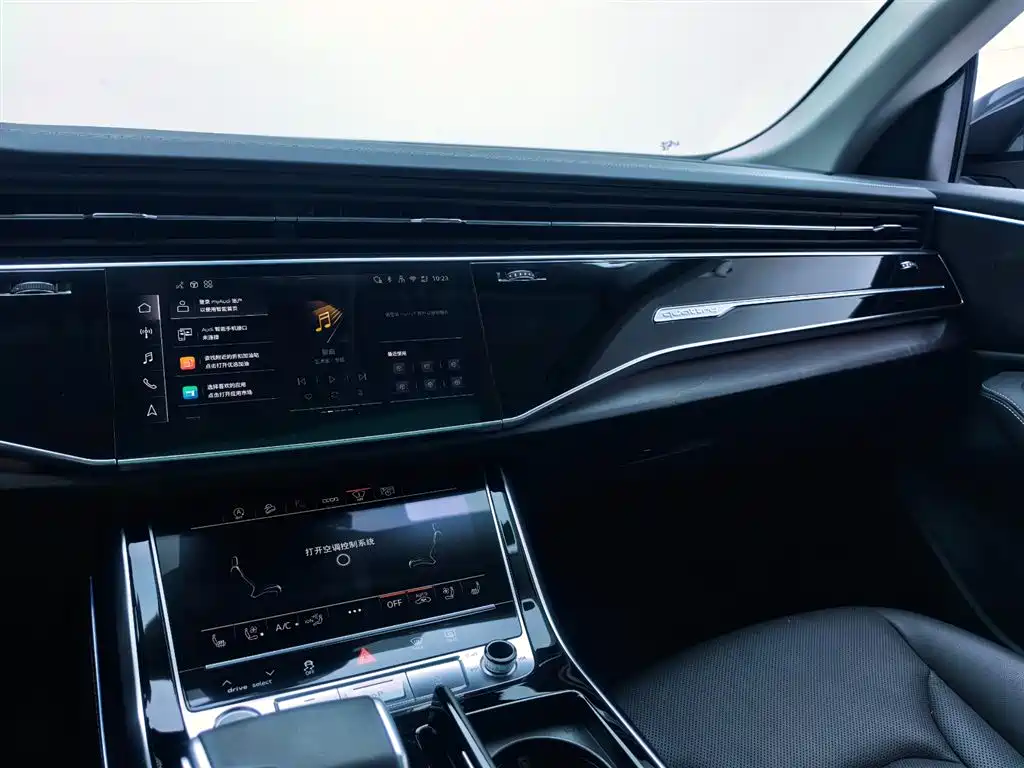 Audi Q8 2024 55 TFSI luxury and dynamic model купить на сайте DeffCars