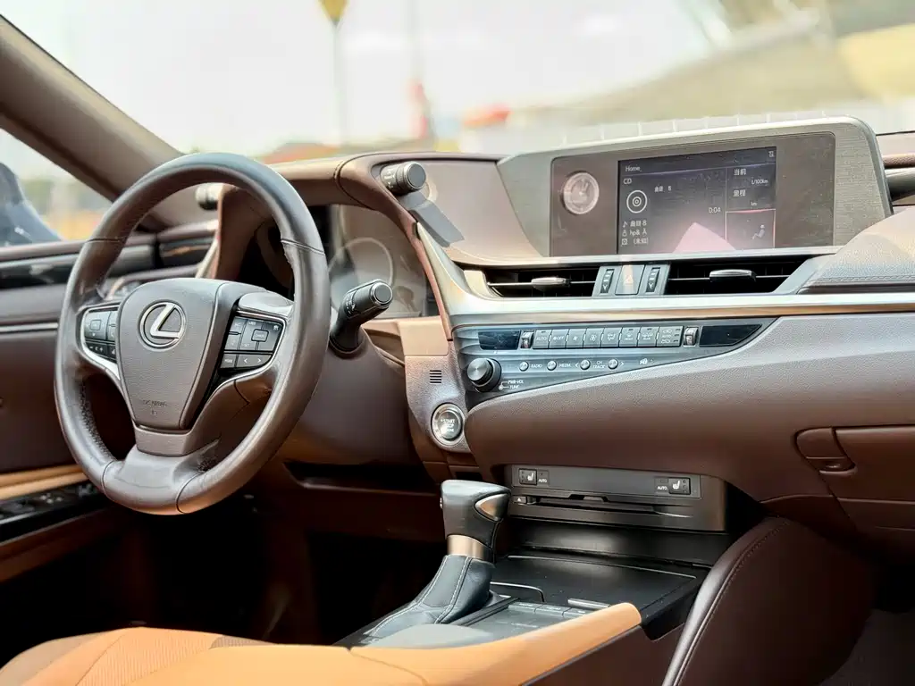 Lexus ES 2020 200 Excellence Edition купить на сайте DeffCars