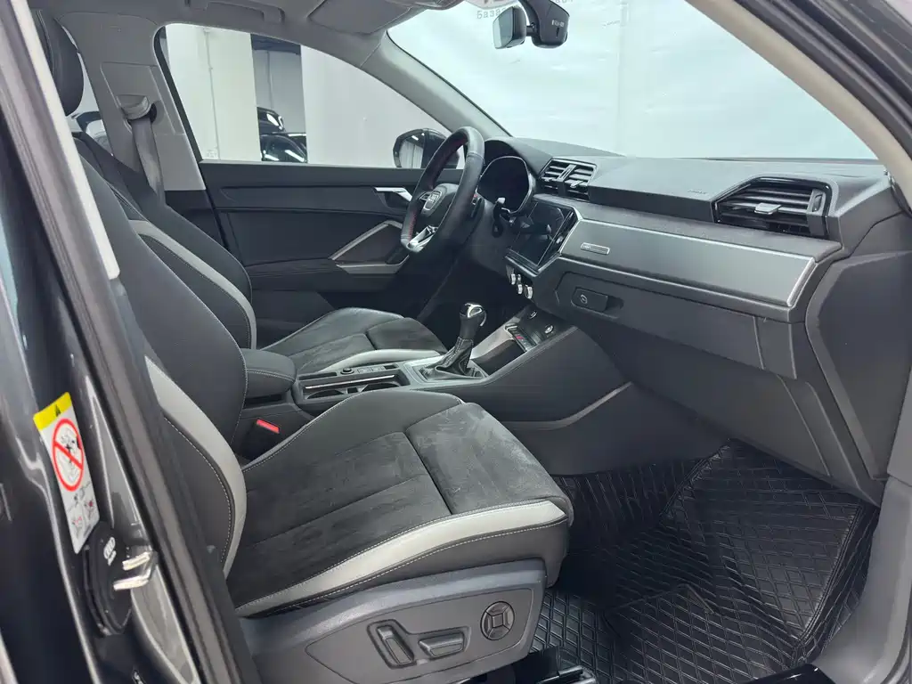 Audi Q3 2022 35 TFSI Fashionable and Dynamic купить на сайте DeffCars
