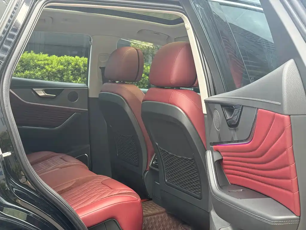 Hongqi HS5 2023 2.0T Qixiang Pro version купить на сайте DeffCars