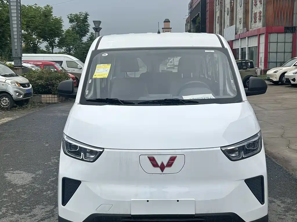 Wuling Yangguang 2024 300km Comfort Bus Version 75kW купить на сайте DeffCars