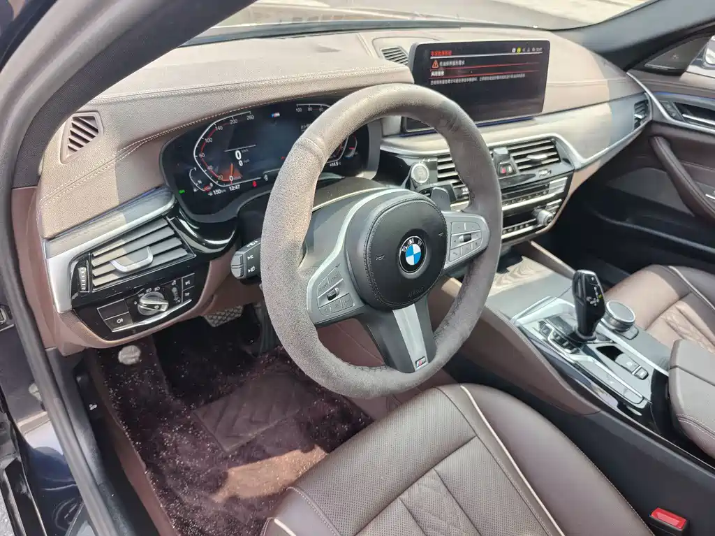 BMW 5 Series 2023 530Li Leading M Sports Package купить на сайте DeffCars