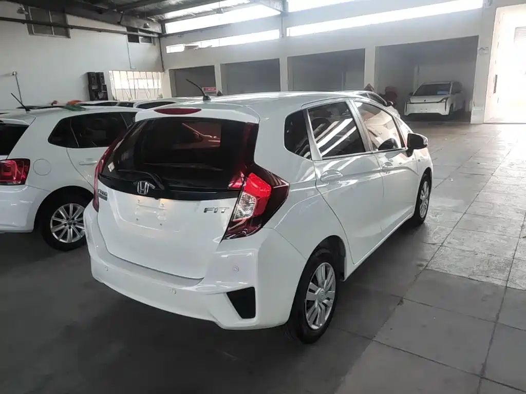 Fit 2016 1.5L LXS CVT comfort sunroof version купить на сайте DeffCars