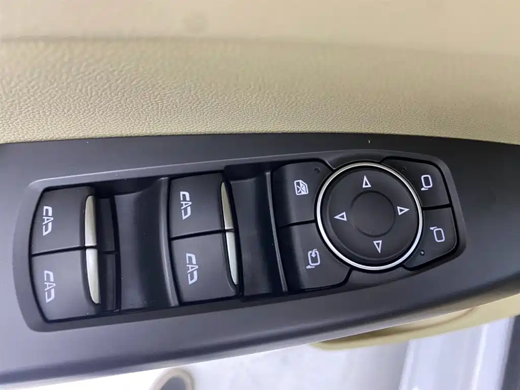 Buick GL8 2023 ES Lu Zun Exclusive Model купить на сайте DeffCars