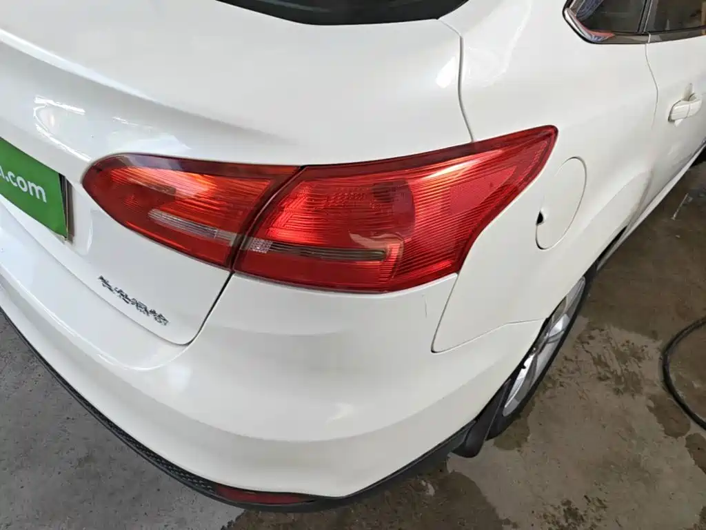 Focus 2017 Sedan 1.6L Automatic Comfort Smart Mobility Edition купить на сайте DeffCars