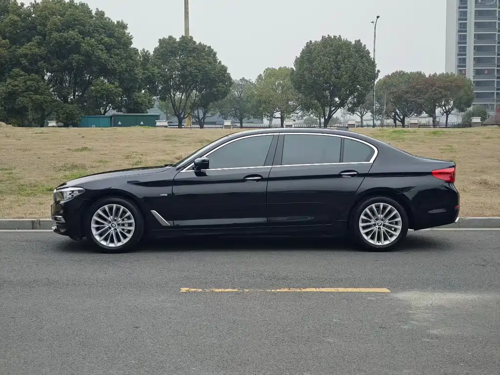 BMW 5 Series 2018 facelift 530Li leading model luxury package купить на сайте DeffCars