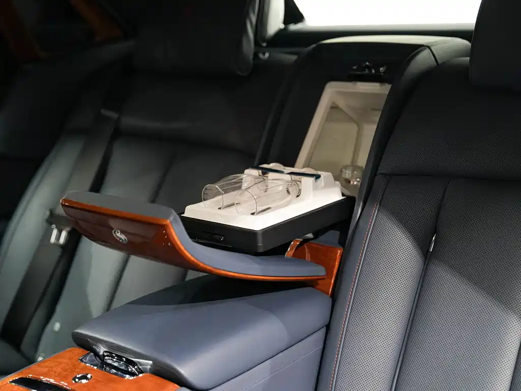 Phantom 2018 6.7T long wheelbase version купить на сайте DeffCars