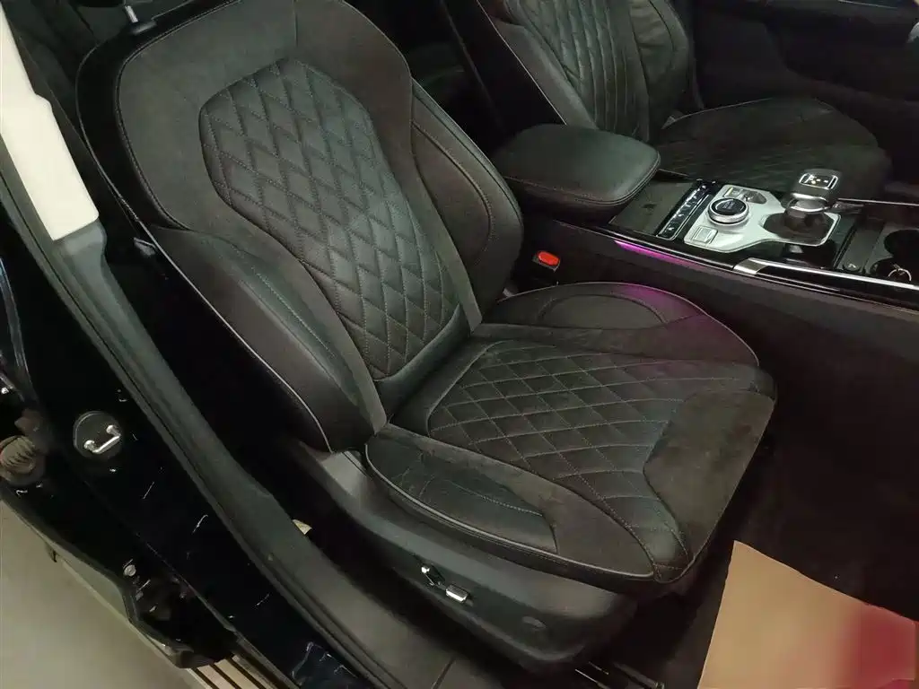 Hongqi HS5 2019 2.0T Zhilian Flagship Edition купить на сайте DeffCars