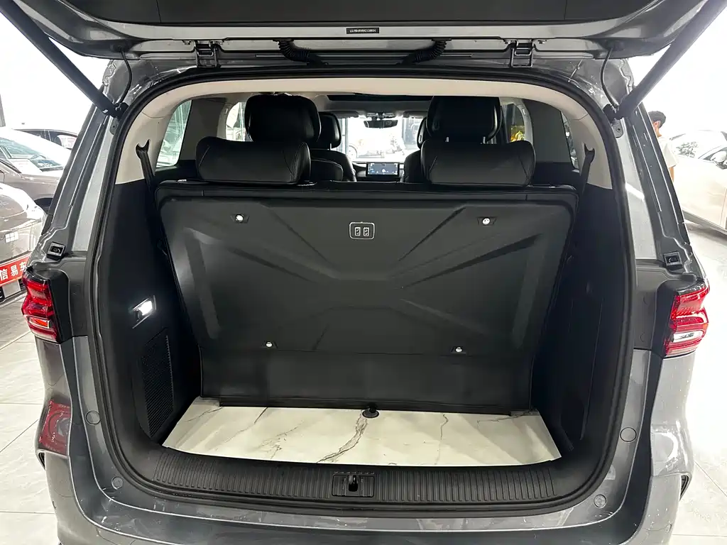 Roewe iMAX8 2022 400TGI flagship version купить на сайте DeffCars