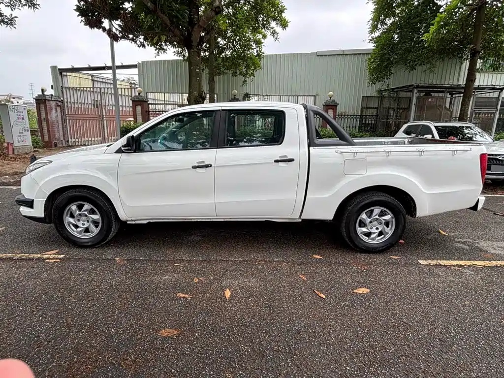 Yuhu 5 2019 2.0T diesel manual two-wheel drive enterprising National VI long axis купить на сайте DeffCars