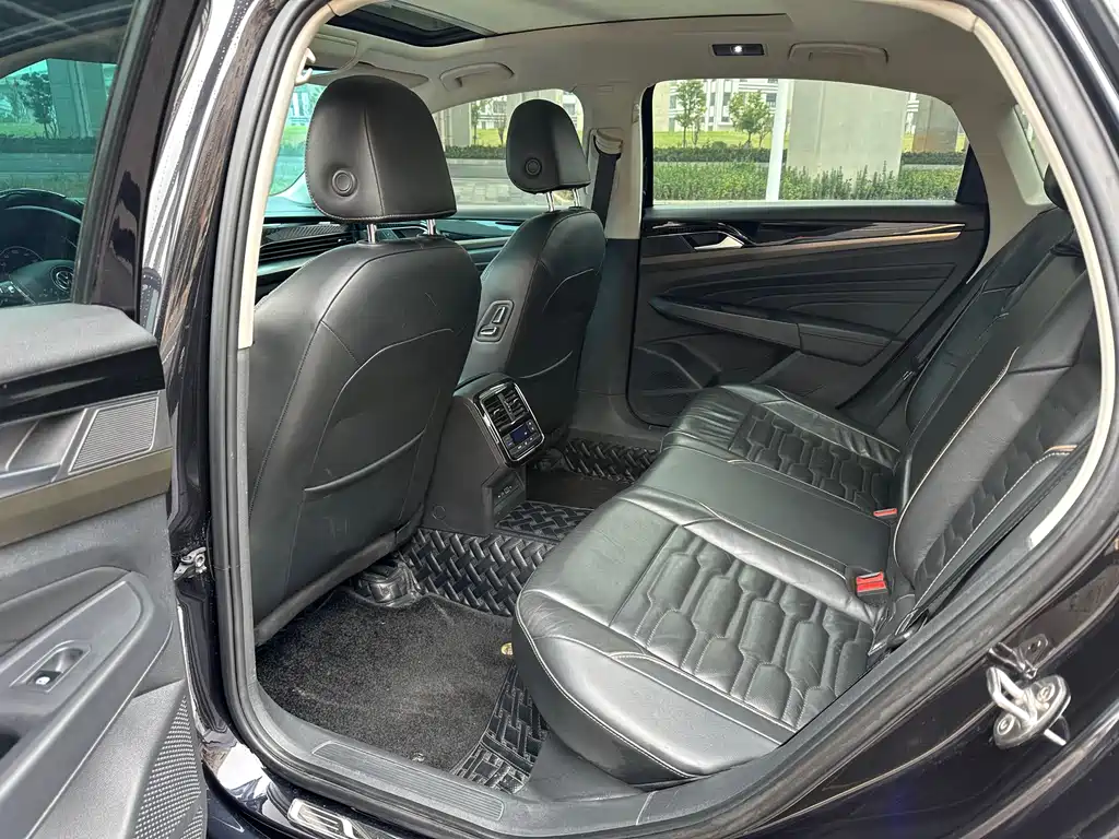 Passat 2021 330TSI Deluxe Edition купить на сайте DeffCars