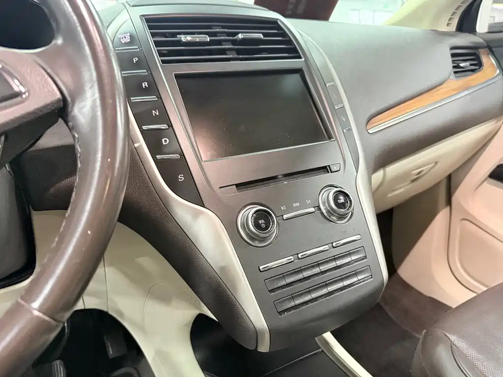 Lincoln MKC 2016 2.0T 2WD Exclusive Edition купить на сайте DeffCars