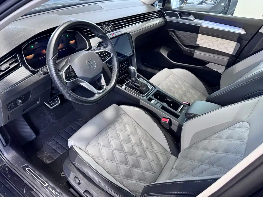 Magotan 2023 2 million commemorative edition 330TSI DSG leading model купить на сайте DeffCars